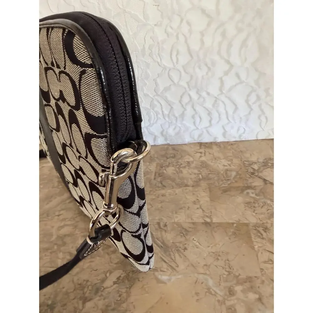 NWT Coach signature striped Tablet crossbody (COACH F63219)